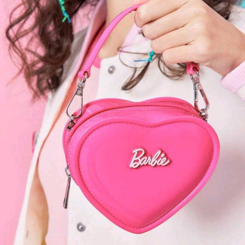 Barbie × Miniso Barbie Series Small Jelly Heart Bag With Detachable Strap - Picture 4 of 15